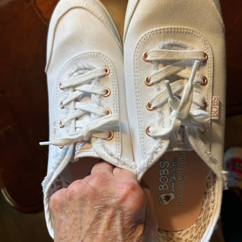 Skechers White Sneakers Classic Minimalist Design